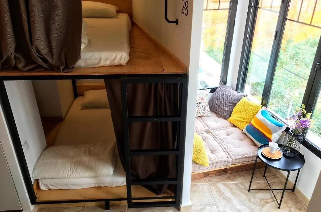 Hostel Numero Trece - Private Capsule Deds - Albergue Juvenil - Free Towels, Coffee & Tea, Remote Check-In (Adults Only)-1