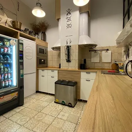 Hostel Numero Trece - Private Capsule Deds - Albergue Juvenil - Free Towels, Coffee & Tea, Remote Check-In (Adults Only)-2